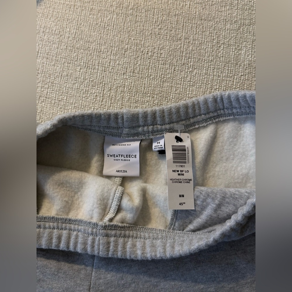 Aritzia Cozy Sweatfleece Boyfriend Lo-Rise Mini Short - Picture 11 of 11